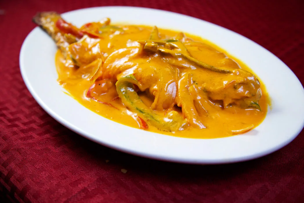 Pescado con Ensalada